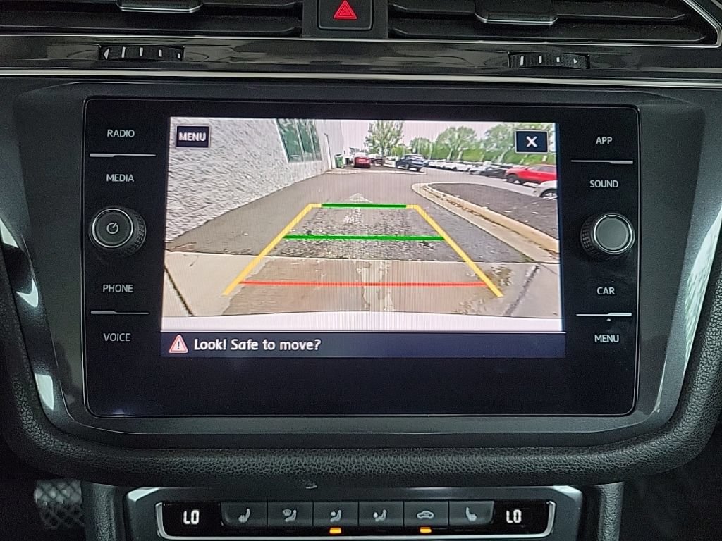 Used 2020 Volkswagen Tiguan SE w/ Panoramic Sunroof Package AWD/4WD image 24