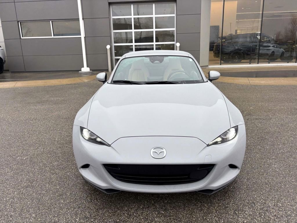 Used 2025 MAZDA MX-5 Miata RF Grand Touring image 2