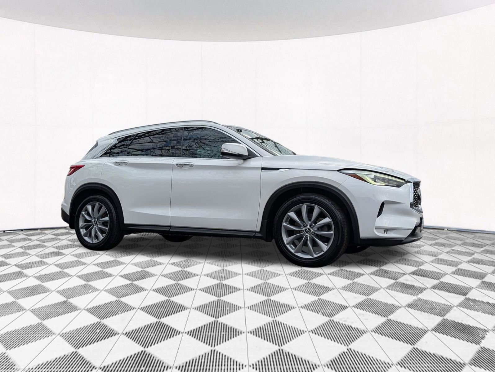 Used 2019 INFINITI QX50 Luxe w/ Navigation Package image 17