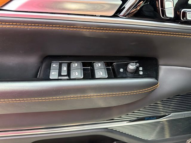 Used 2024 Jeep Grand Wagoneer L Series III AWD/4WD image 11