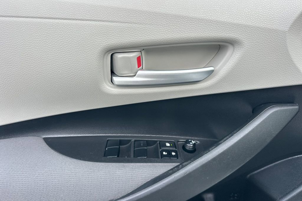 Used 2021 Toyota Corolla LE image 8