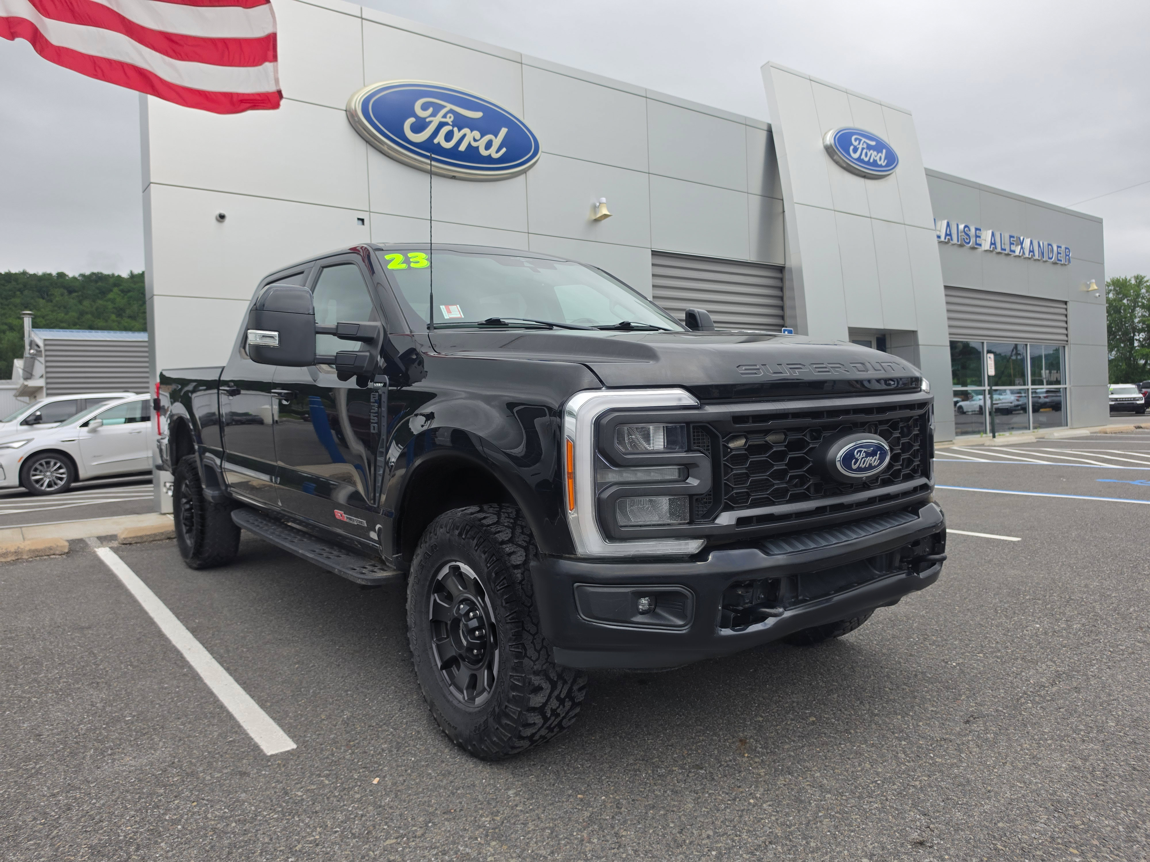 Used 2023 Ford F350 Lariat w/ Tremor Off-Road Package AWD/4WD image 1
