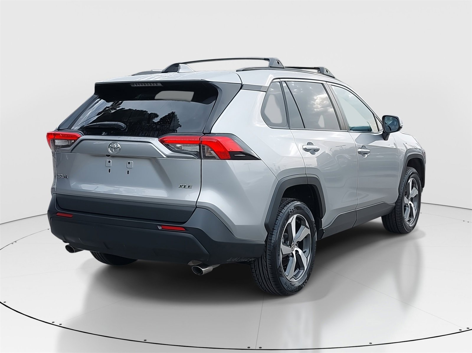 Used 2021 Toyota RAV4 XLE Premium image 5