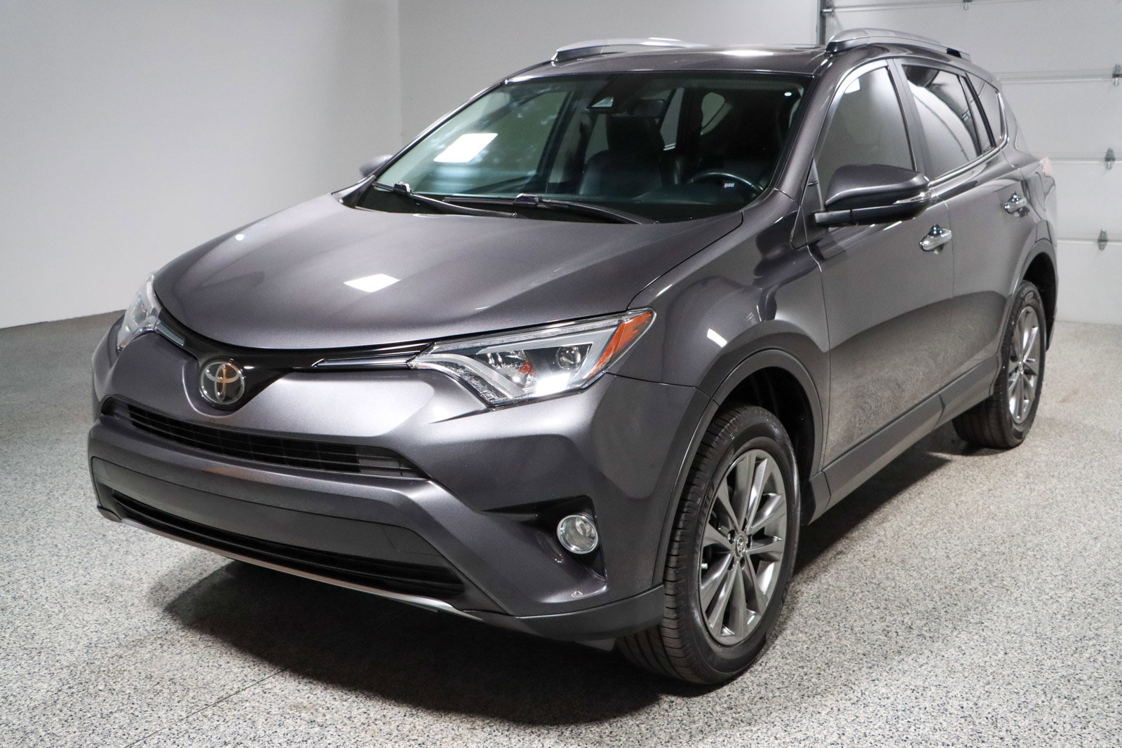 Used 2018 Toyota RAV4 Limited FWD image 32