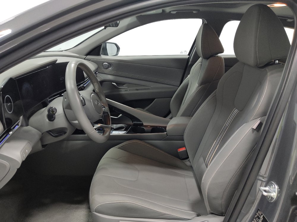 Used 2025 Hyundai Elantra SEL FWD image 17