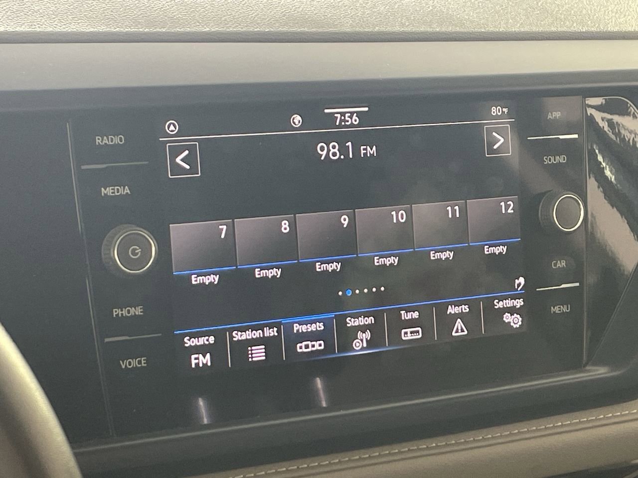 Used 2024 Volkswagen Taos SE FWD image 16