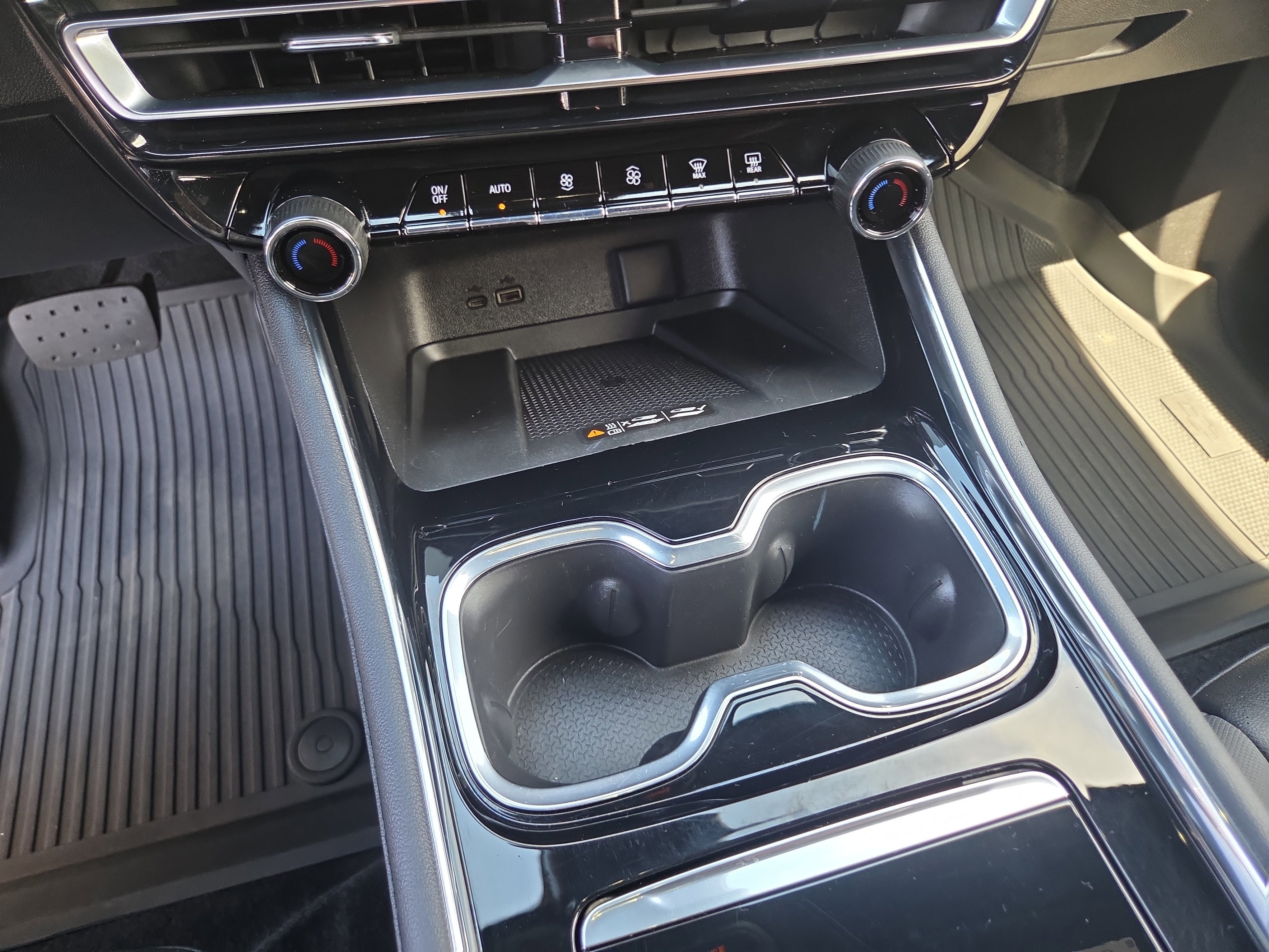 Used 2025 Chevrolet Traverse RS w/ LPO, Floor Liner Package AWD/4WD image 29