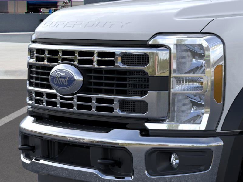 New 2025 Ford F550 4x4 Crew Cab image 17