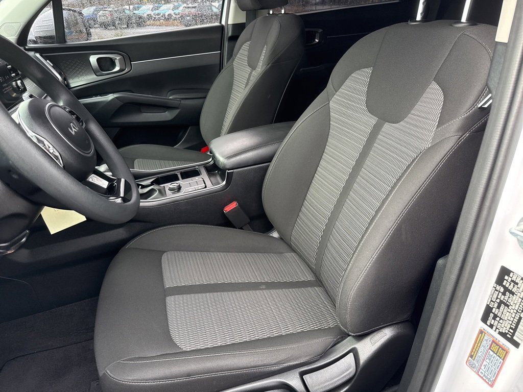 Used 2023 Kia Sorento LX image 13
