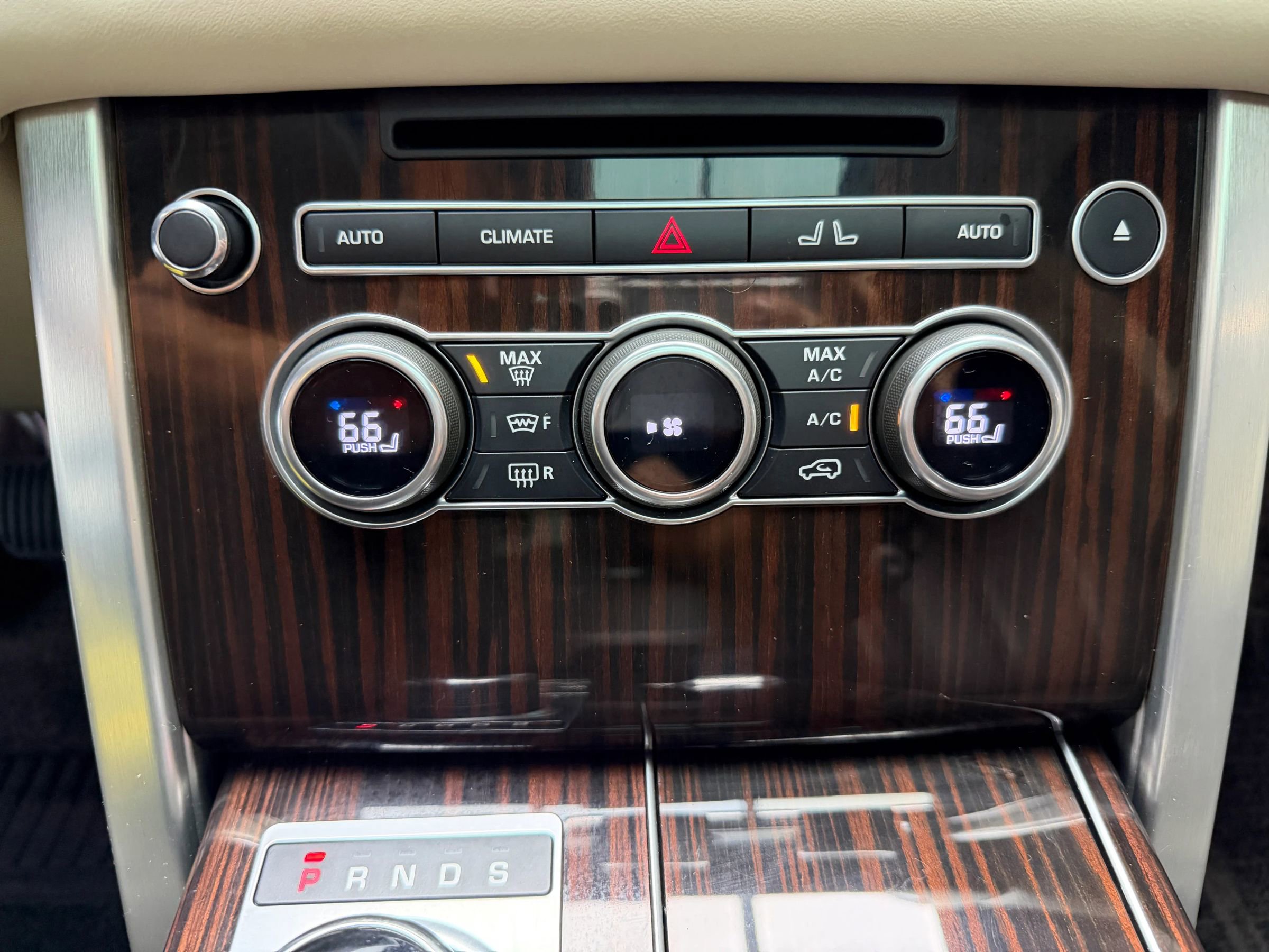 Used 2017 Land Rover Range Rover HSE image 37