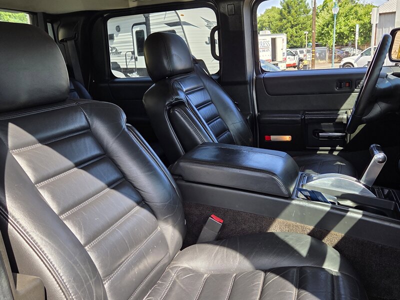 Used 2005 HUMMER H2 SUT w/ Preferred Equipment Group AWD/4WD image 22