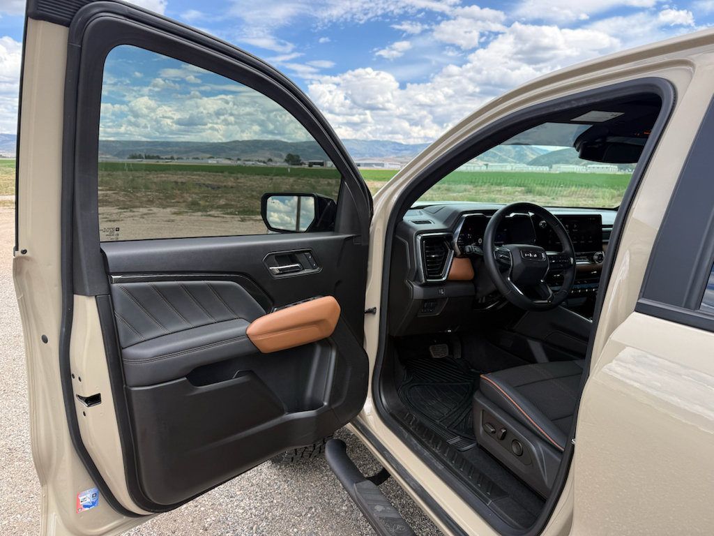 Used 2024 GMC Canyon AT4 w/ Technology Package AWD/4WD image 14