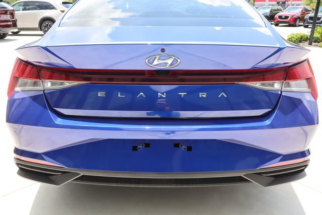 Used 2022 Hyundai Elantra SEL w/ Convenience Package FWD image 5