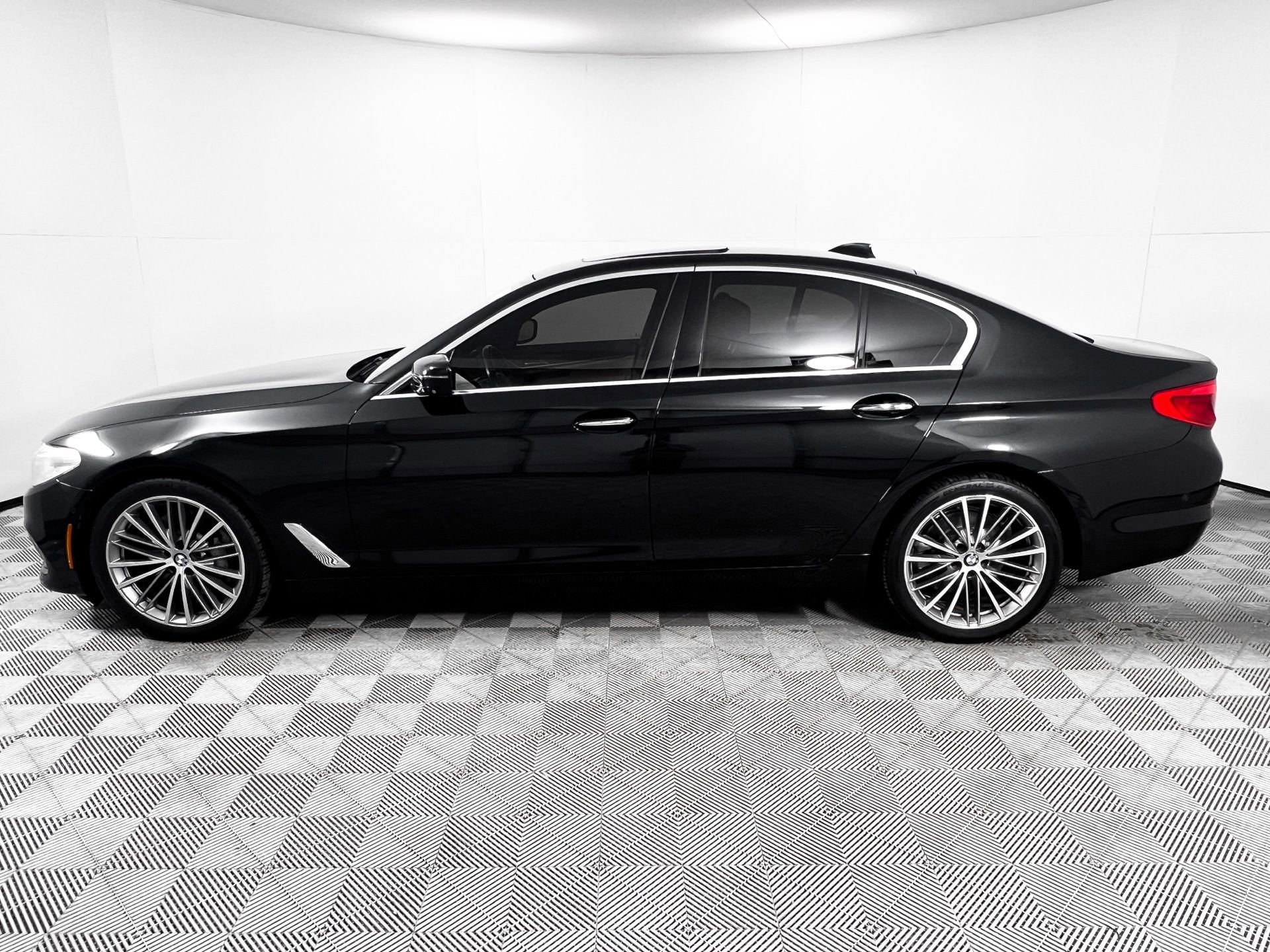 Used 2017 BMW 530i image 4