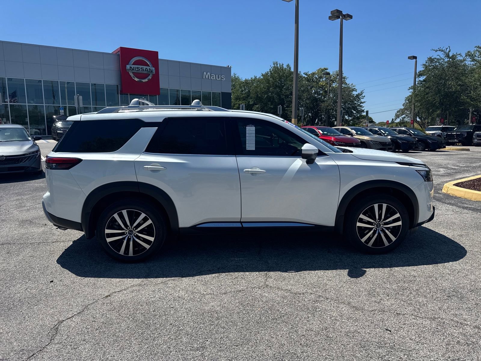Certified 2025 Nissan Pathfinder Platinum w/ Cargo Package FWD image 4
