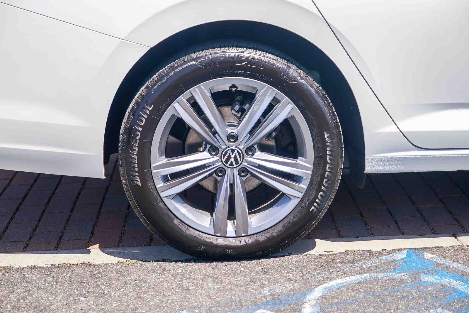 Used 2023 Volkswagen Jetta SE FWD image 8