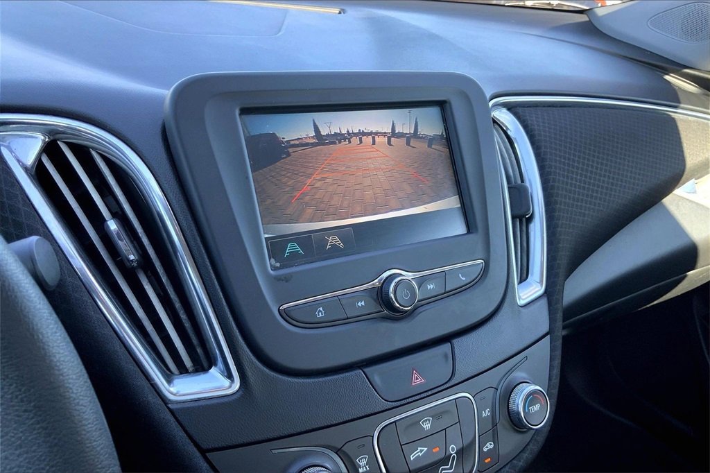 Used 2017 Chevrolet Malibu LT image 14