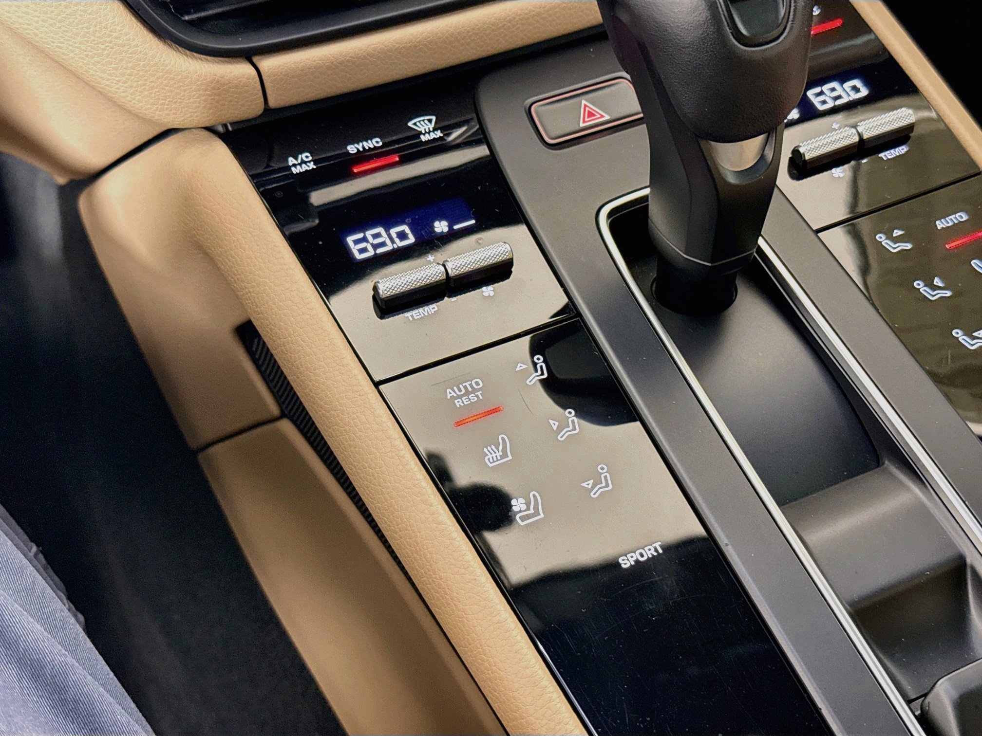 Used 2023 Porsche Macan AWD/4WD image 18