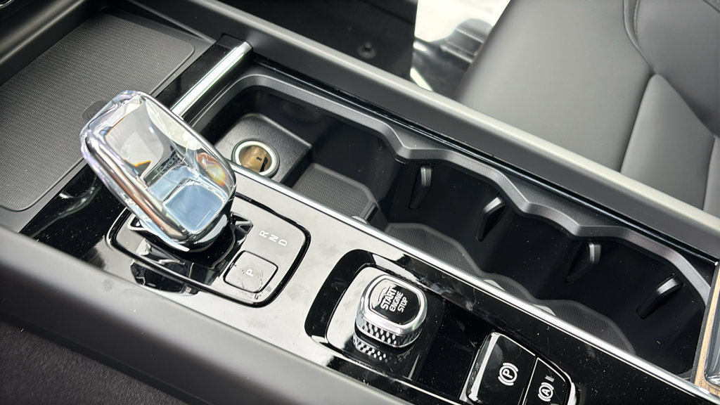 New 2027 Volvo XC60 T8 Plus AWD/4WD image 23