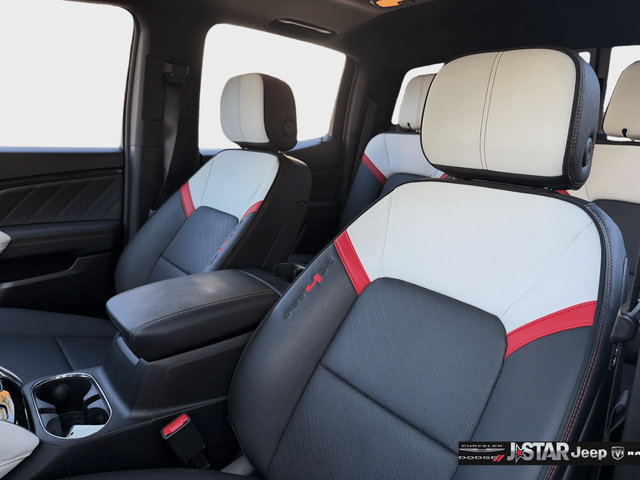 Used 2024 GMC Canyon AT4X AWD/4WD image 11
