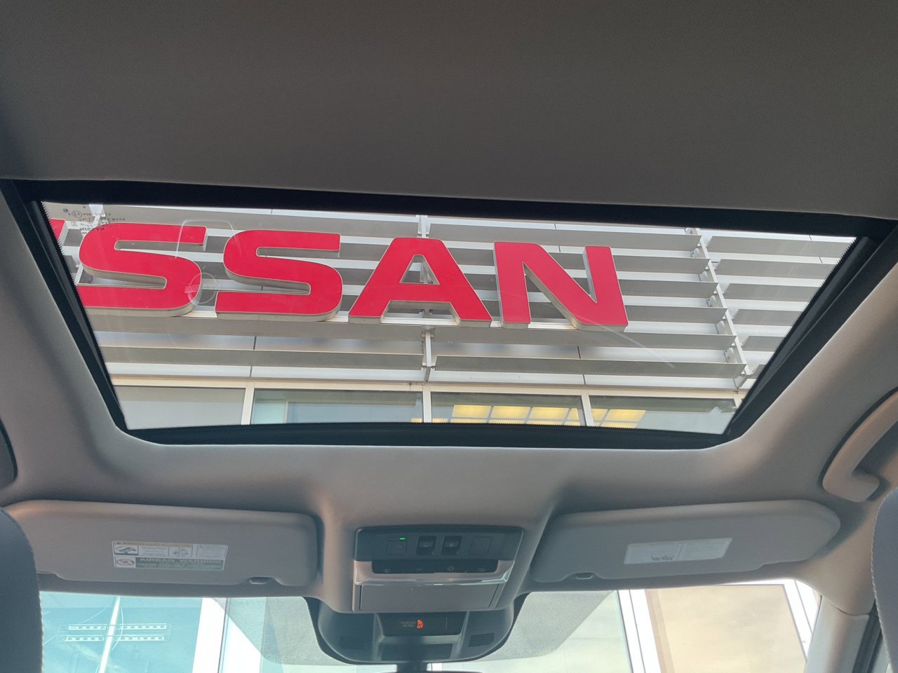 Used 2023 Nissan Rogue SL FWD image 15