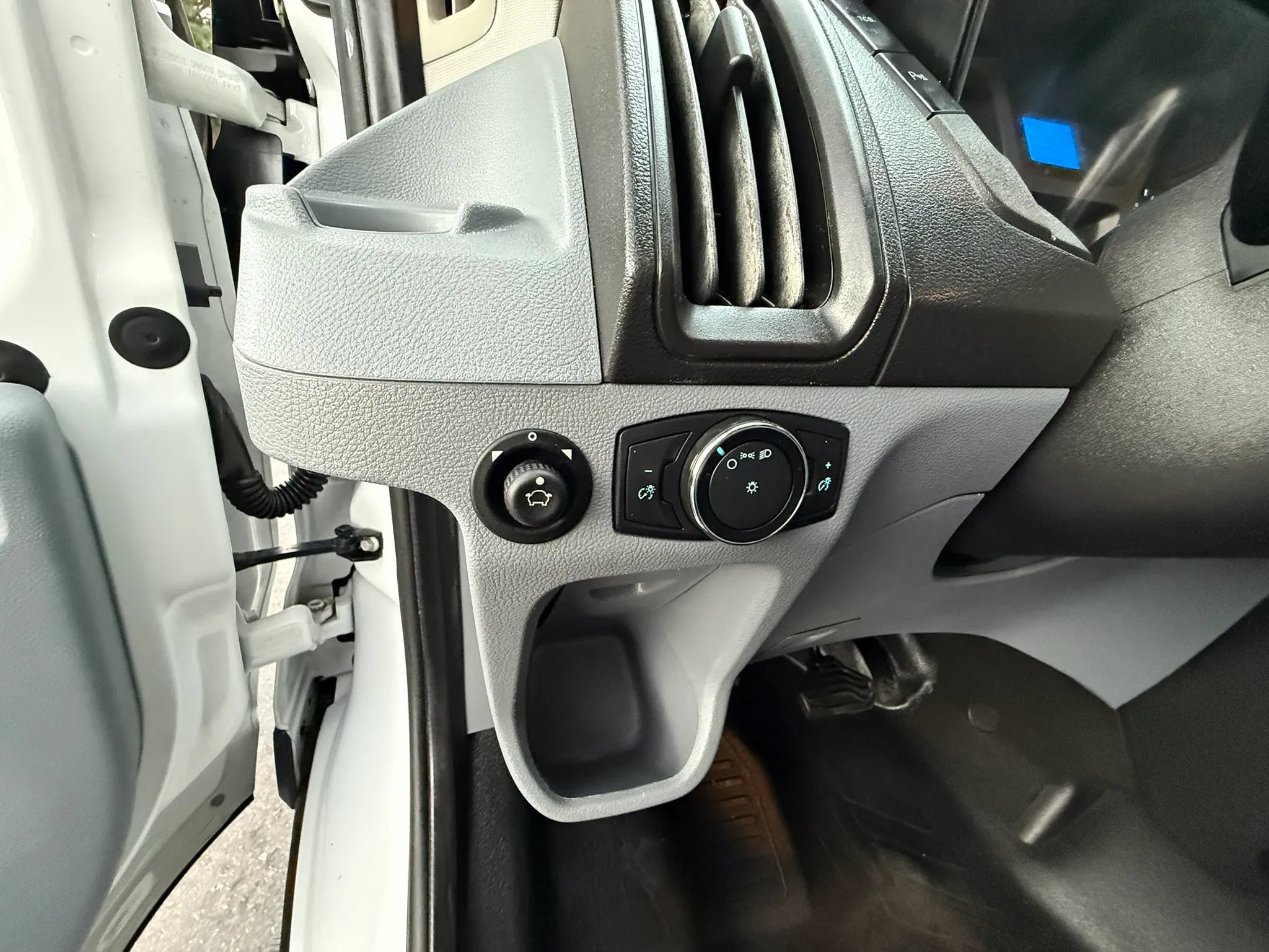 Used 2018 Ford Transit 350 148 High Roof RWD image 28