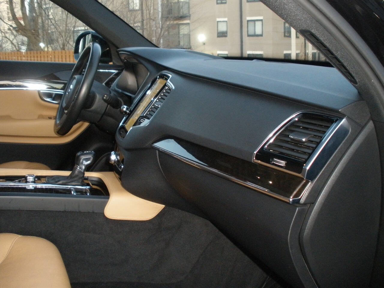 Used 2018 Volvo XC90 T6 Momentum w/ Convenience Package image 34