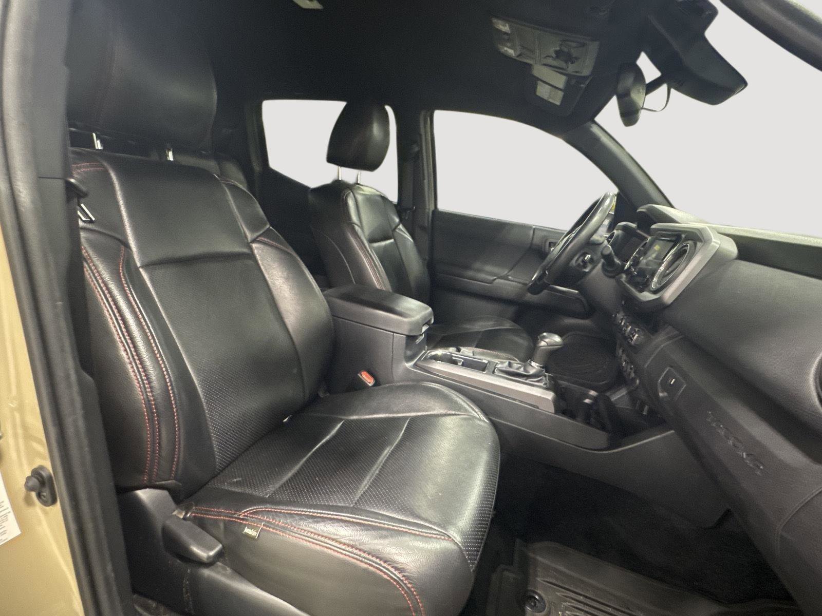 Used 2018 Toyota Tacoma TRD Off-Road w/ Technology Package AWD/4WD image 10