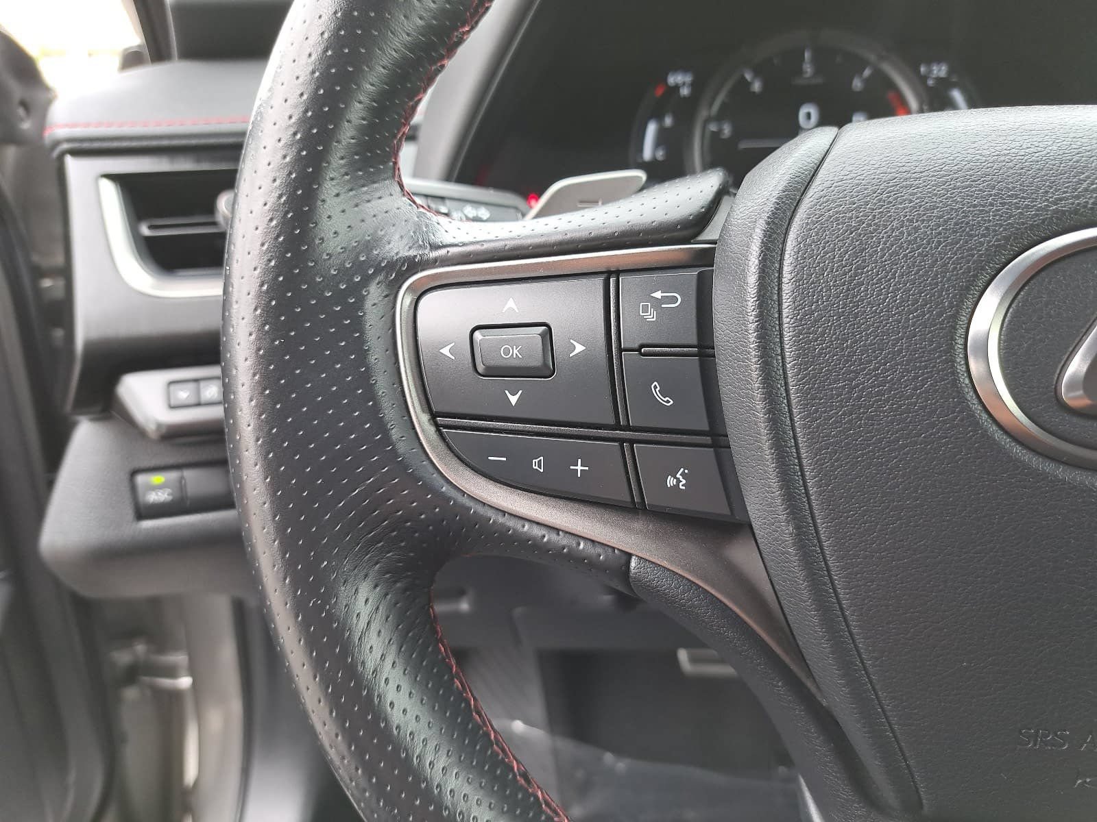 Used 2021 Lexus UX 200 F Sport w/ Accessory Package (Z2) FWD image 16