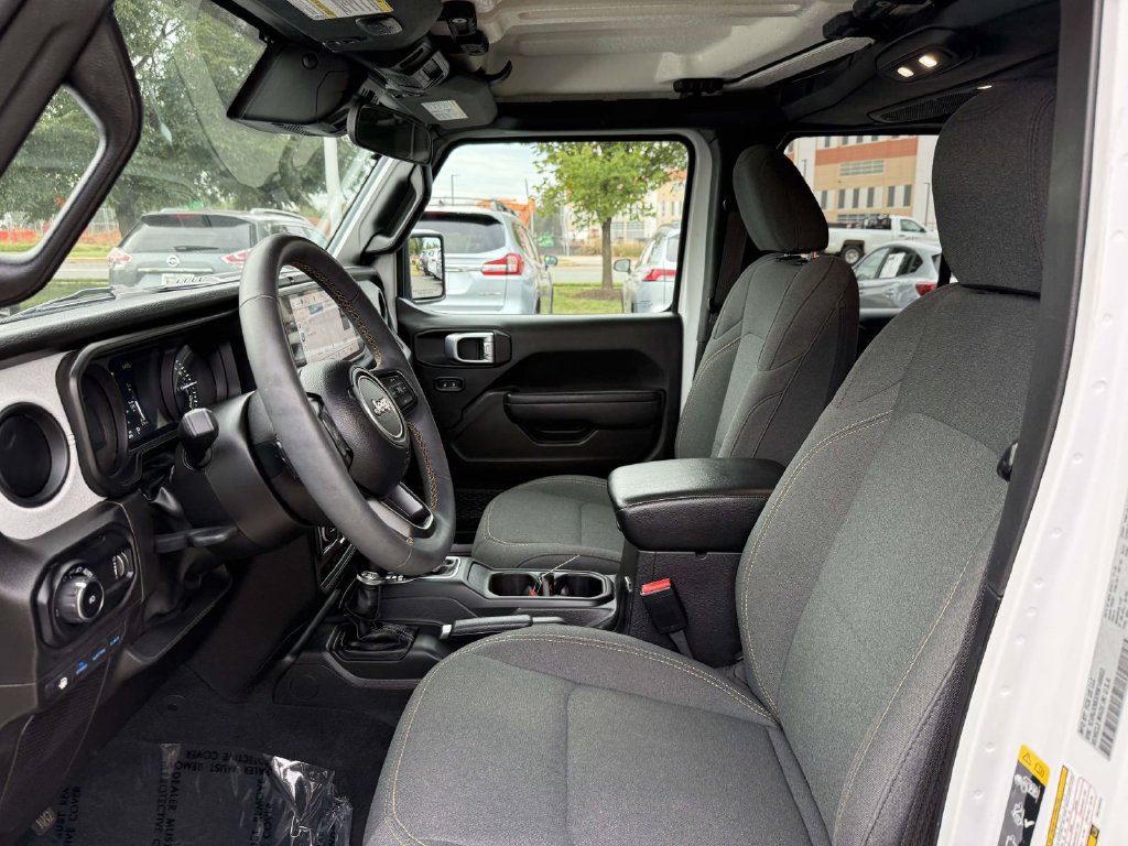 Used 2024 Jeep Wrangler Unlimited w/ Convenience Group AWD/4WD image 14