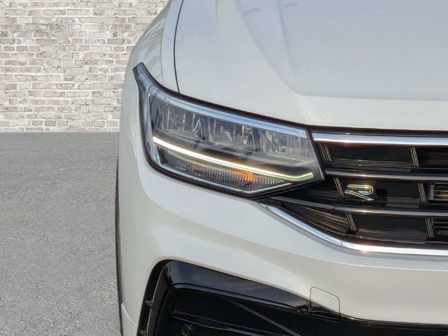 Certified 2024 Volkswagen Tiguan SE R-Line FWD image 10