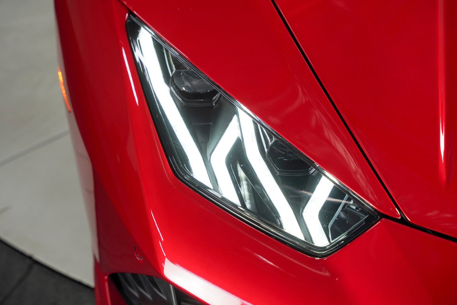 Used 2021 Lamborghini Huracan EVO image 12