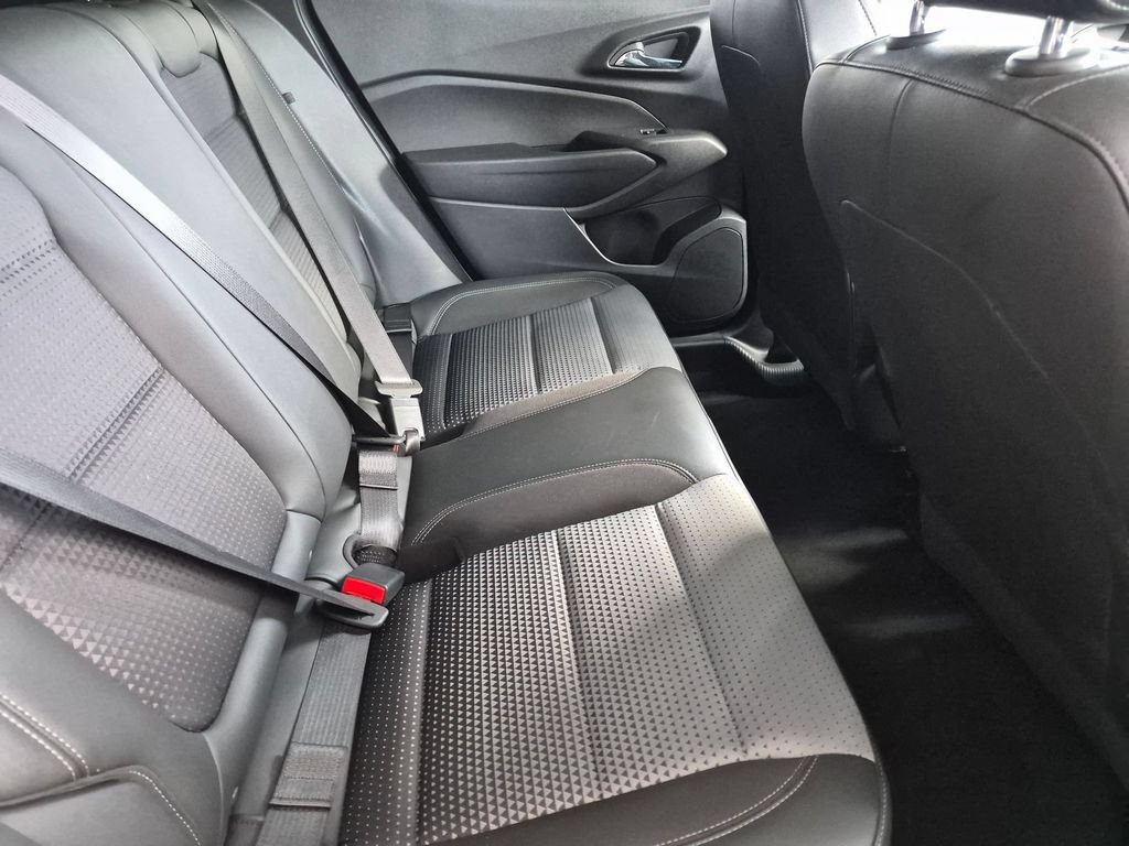 Used 2025 Chevrolet Trax LT w/ LT Convenience Package FWD image 29