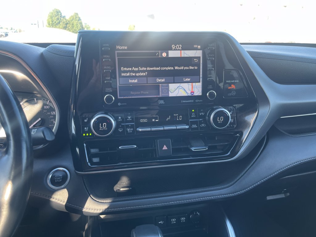 Certified 2021 Toyota Highlander Limited AWD/4WD image 21