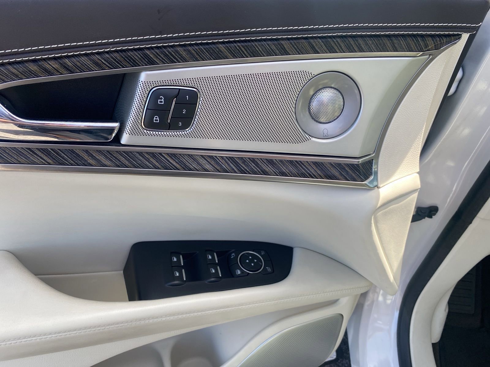 Used 2019 Lincoln Nautilus Black Label w/ Cargo Utility Package image 10