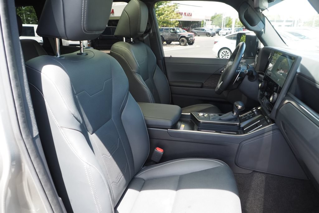 Used 2025 Lexus GX 550 w/ Accessory Package (31) AWD/4WD image 24