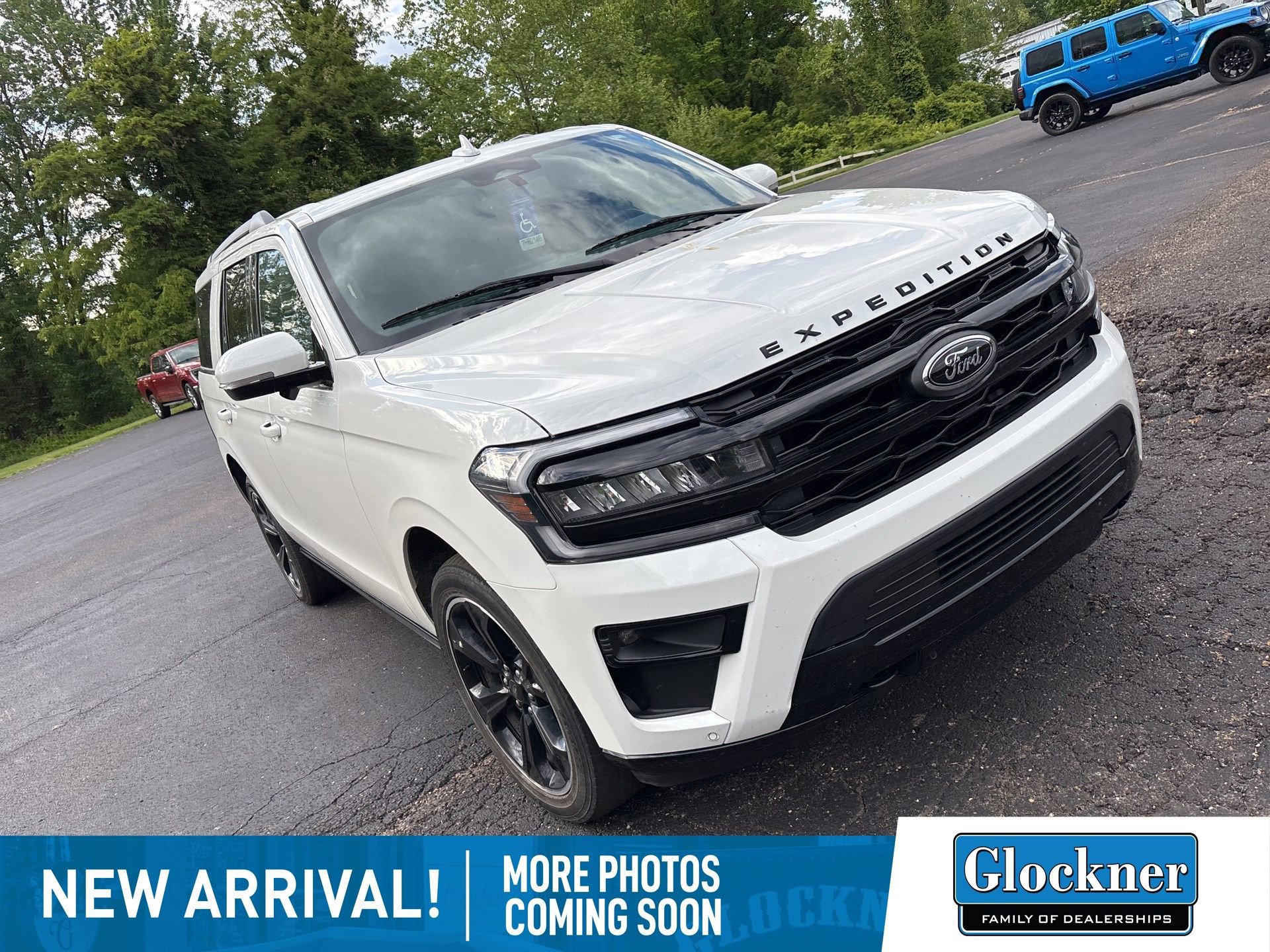 Used 2023 Ford Expedition Limited AWD/4WD image 3