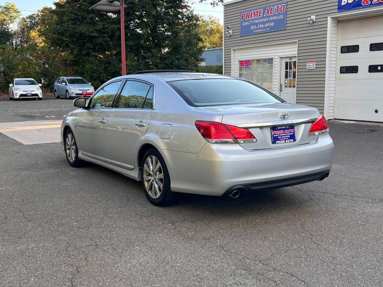 Used 2011 Toyota Avalon Limited image 3