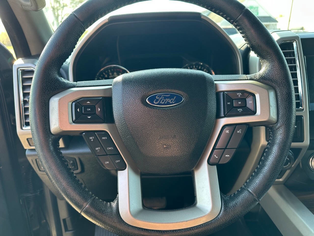 Used 2016 Ford F150 Lariat w/ Equipment Group 502A Luxury RWD image 31