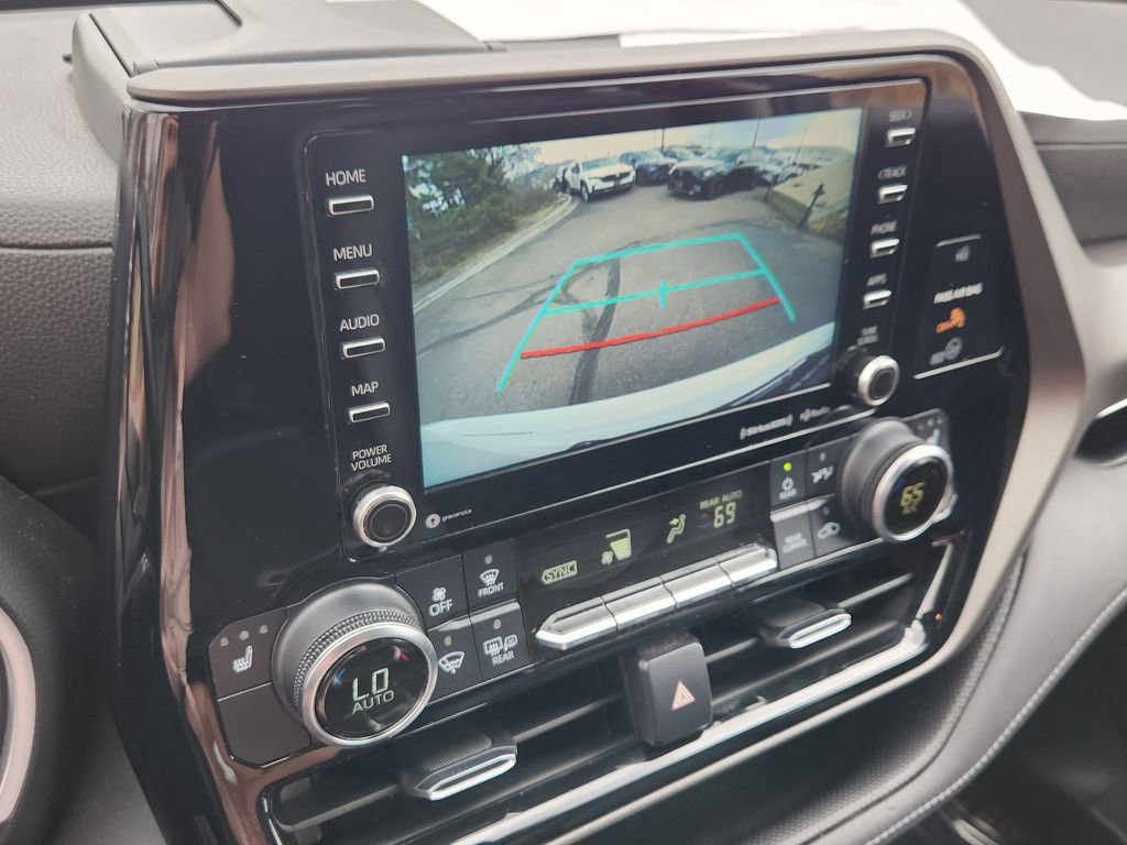Used 2020 Toyota Highlander XLE AWD/4WD image 9