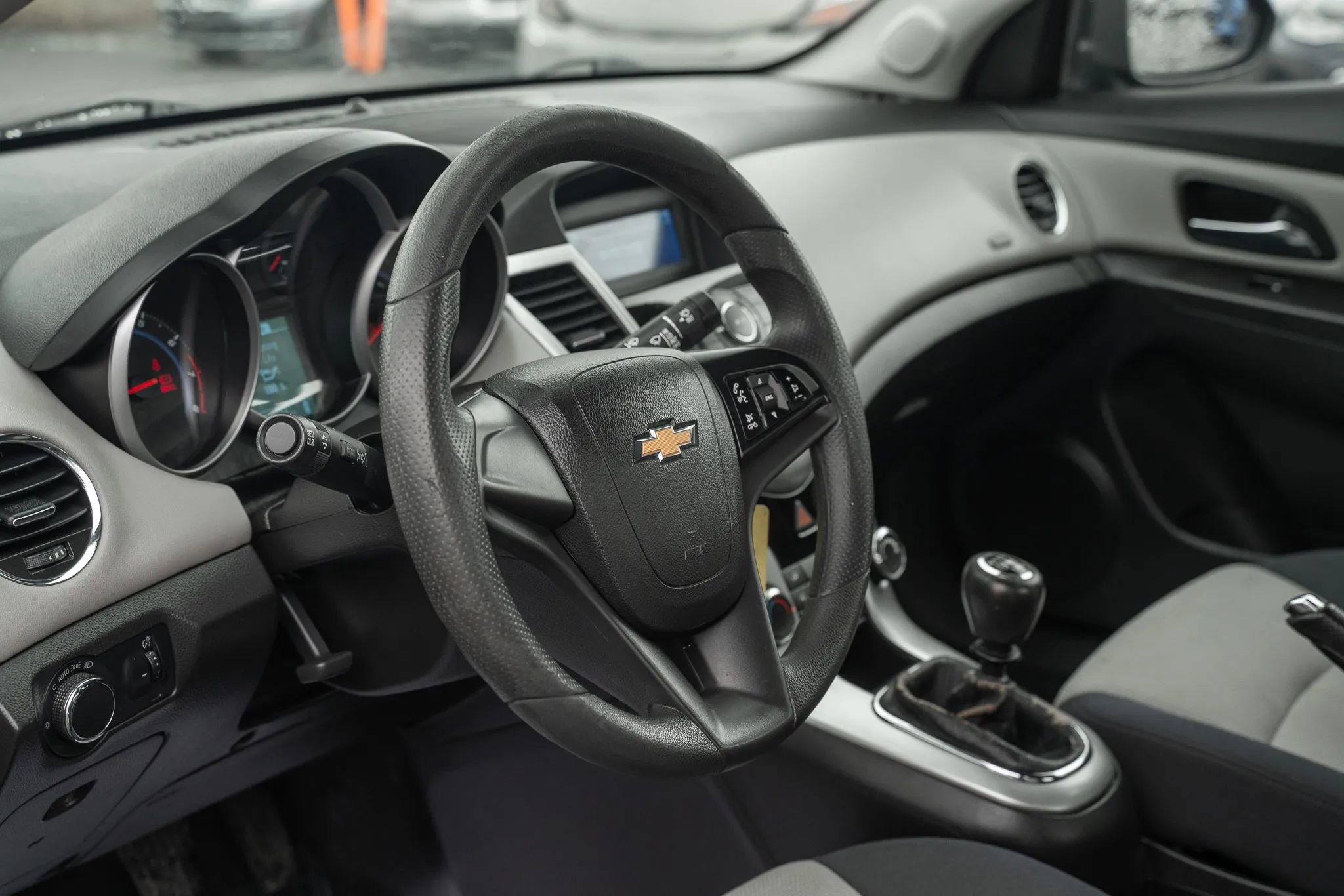 Used 2015 Chevrolet Cruze L image 14