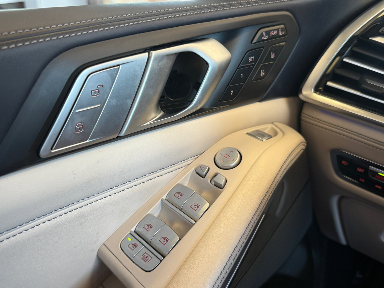 Used 2019 BMW X7 xDrive50i w/ Dynamic Handling Package image 21