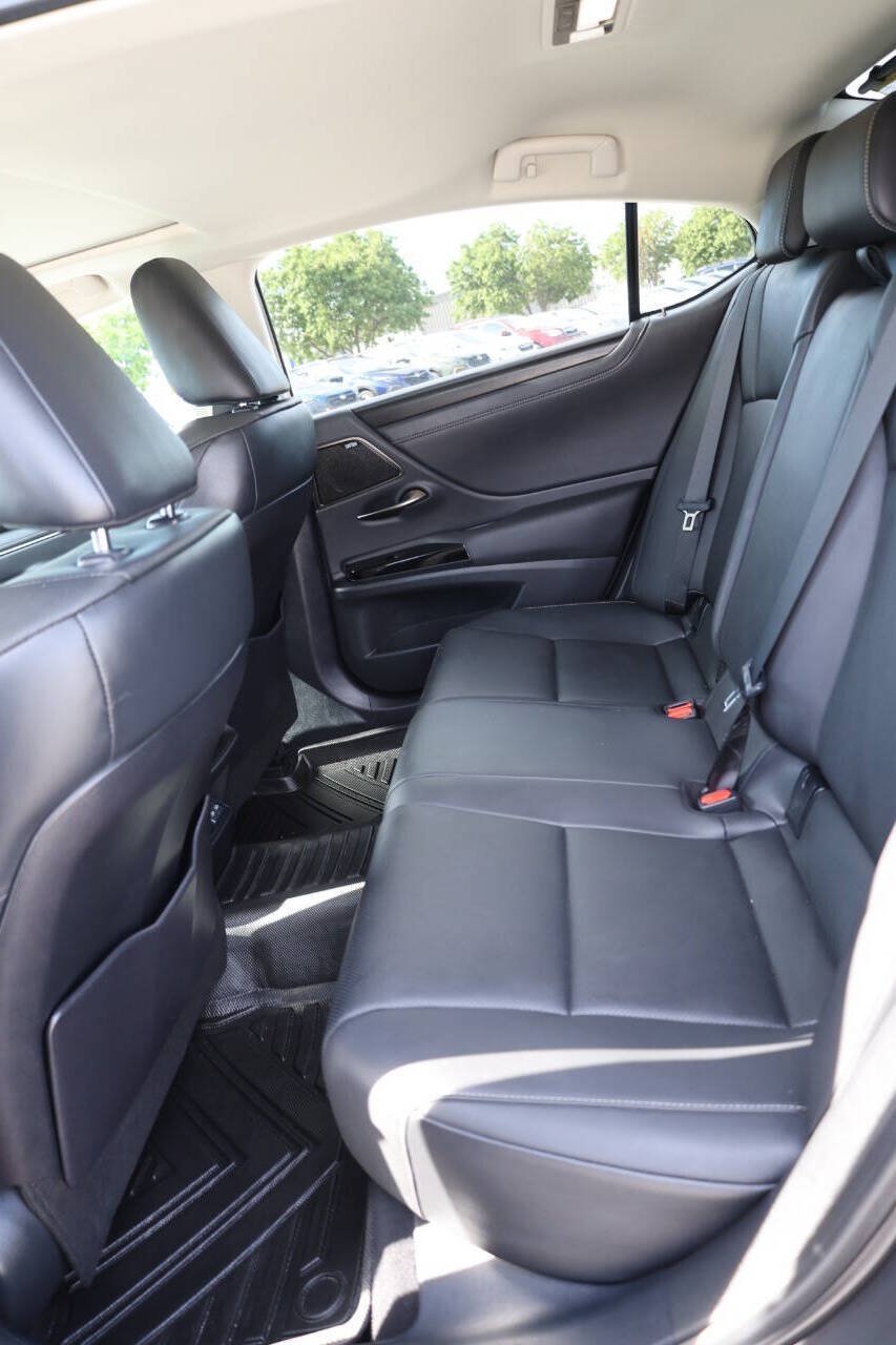 Used 2023 Lexus ES 250 w/ Premium Package AWD/4WD image 17