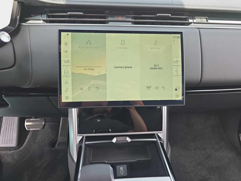 New 2026 Land Rover Range Rover Long Wheelbase SE AWD/4WD image 22