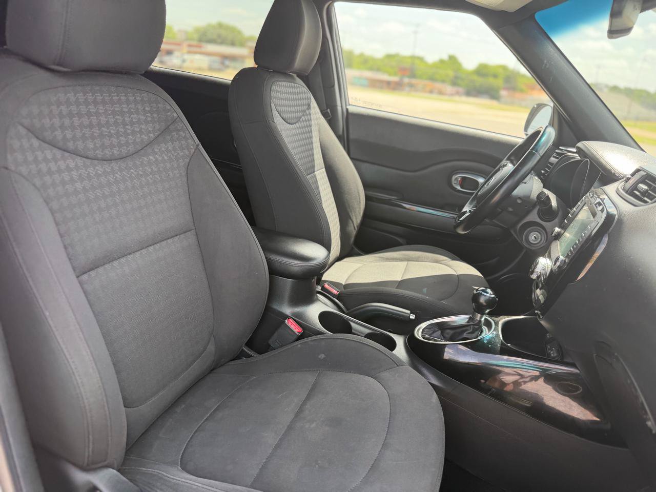Used 2015 Kia Soul ! w/ Sun & Sound Package FWD image 18