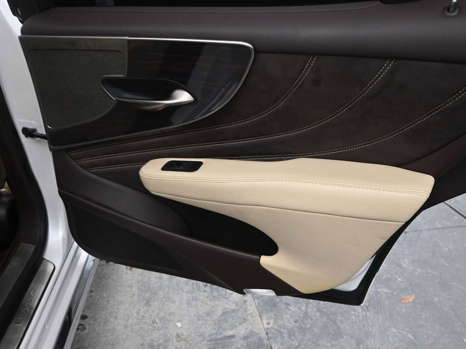 Used 2019 Lexus LS 500 w/ Interior Upgrade Package image 24