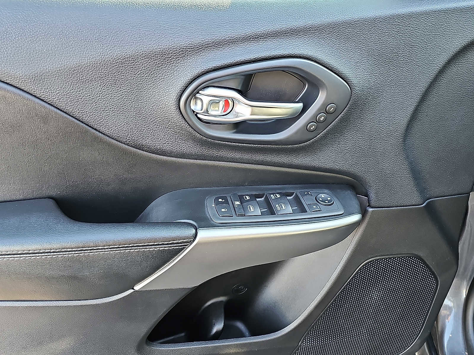 Used 2019 Jeep Cherokee High Altitude image 11