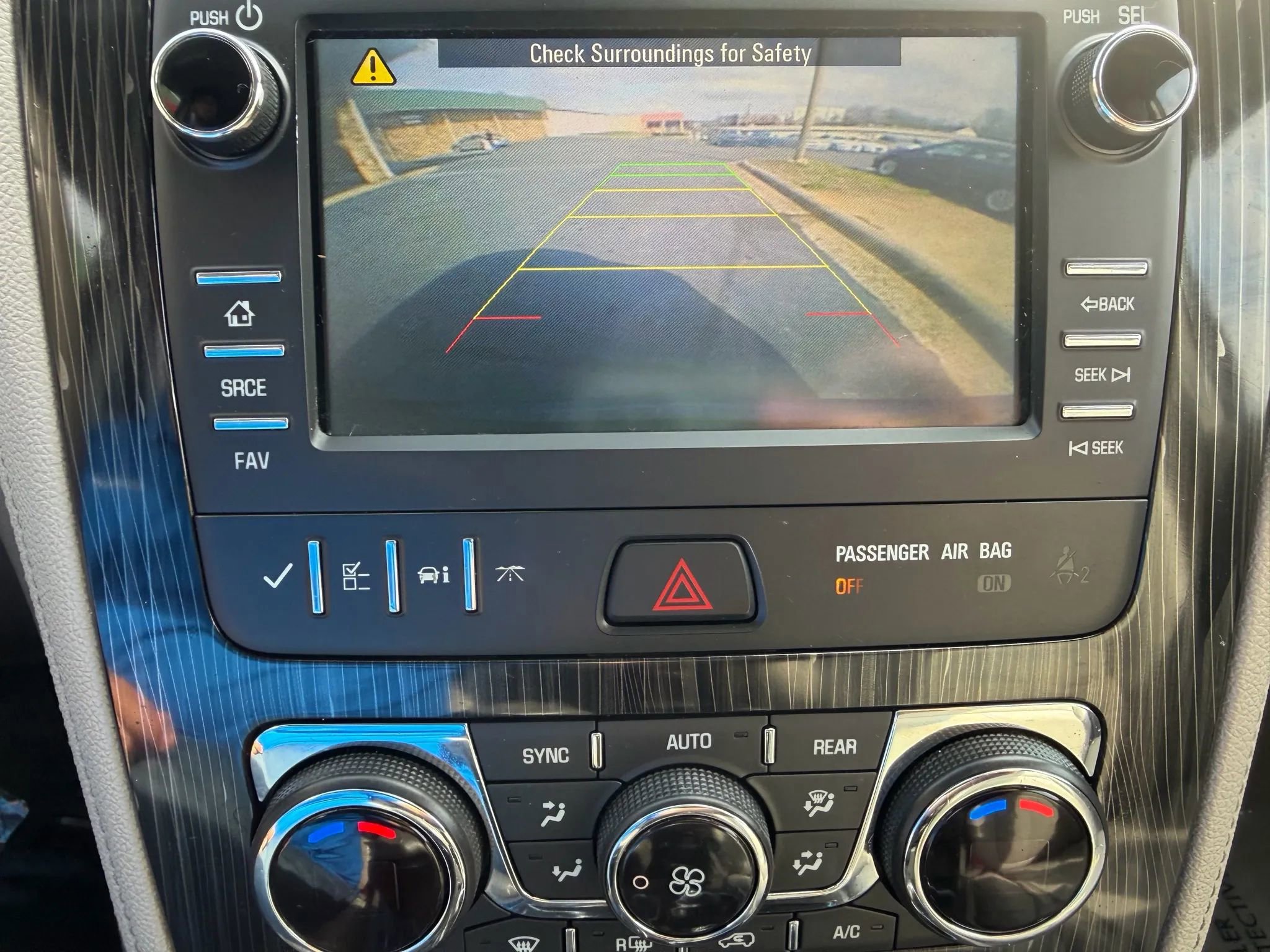 Used 2017 Chevrolet Traverse LT image 26