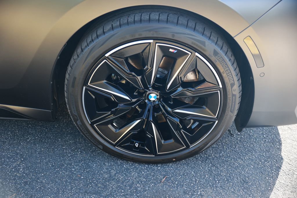 Used 2025 BMW i7 xDrive60 w/ Executive Package image 8