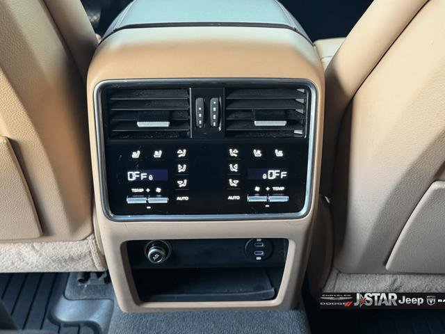 Used 2023 Porsche Cayenne Platinum Edition image 26